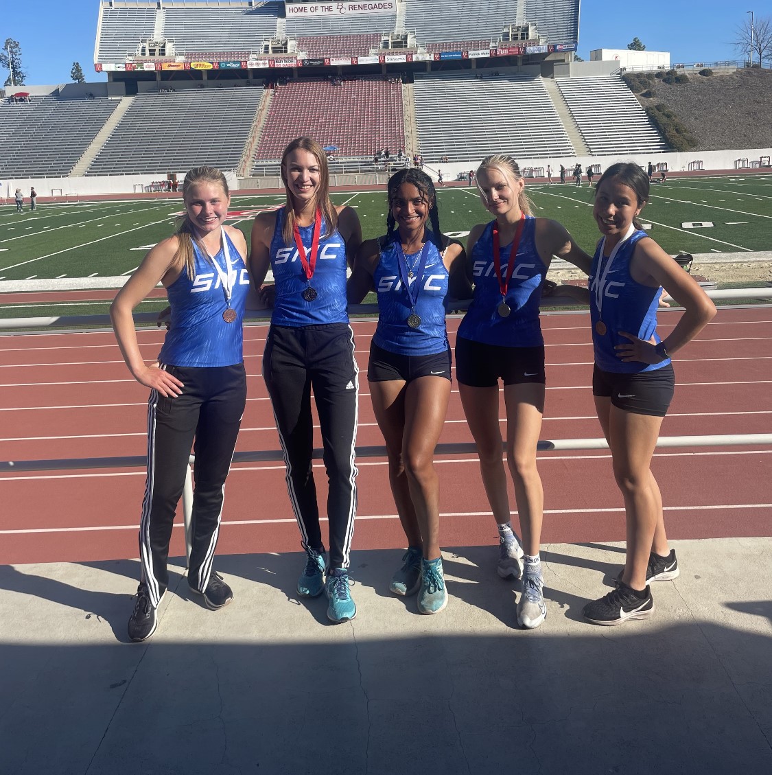 5 Women medal in Bakersfield